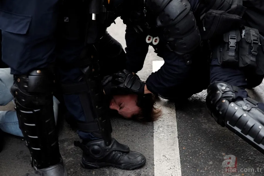 Fransa'da Macron için 'diktatör' sloganları 13