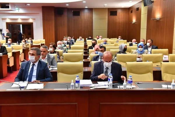 mansur-yavasin-maskesi-dustu-1623510553593.jpg Mansur Yavaş'ın suya yaptığı yüzde 80 zamma tepkiler dinmiyor! "Maskeniz düştü işiniz gücünüz algı" - 4