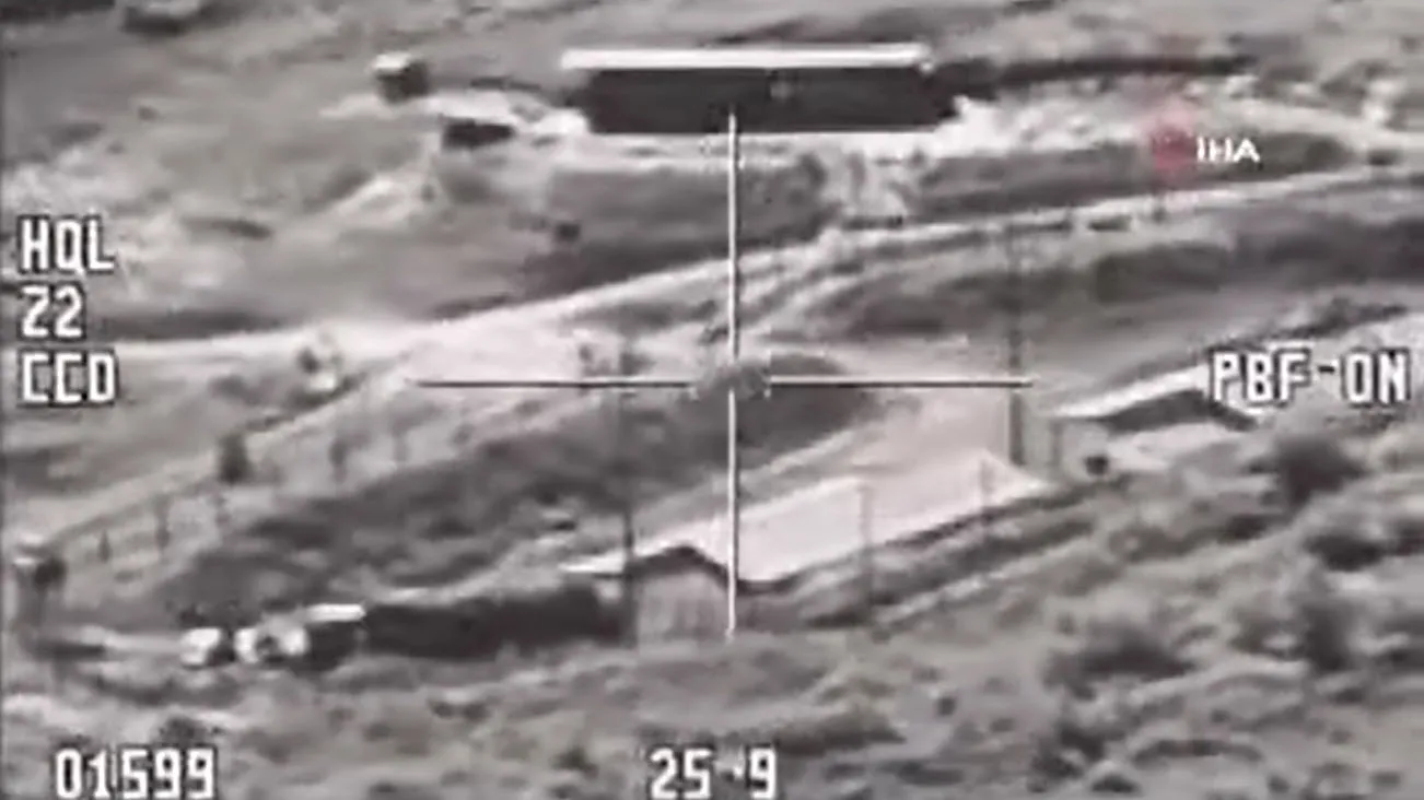 Azerbaycan Ermenistan’a ait askeri üssü nokta atışıyla yok etti