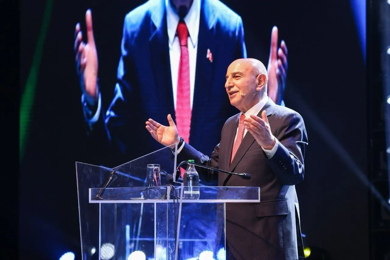 AK Parti Ankara adayı Turgut Altınok'tan gençlere yeni vaatler: Ücretsiz ulaşım, karşılıksız burs, öğrenci yurdu...