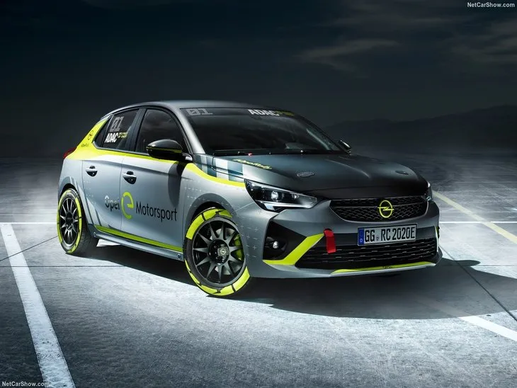 Opel yeni modeli ile bombayı patlattı! Bir ilk gerçekleşti...