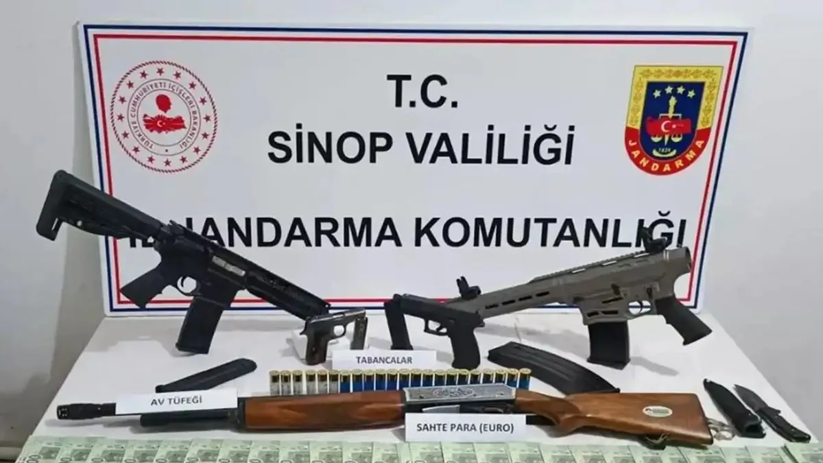 Sinop'ta uyuşturucu ve sahte döviz operasyonunda 4 zanlı yakalandı
