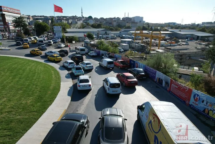 Vatandaş CHP’li İBB’ye isyan etti: Tek yaptıkları metro pankartını asmak! Tamamlanmayan Ataköy İkitelli metro hattı trafiğe neden oluyor!