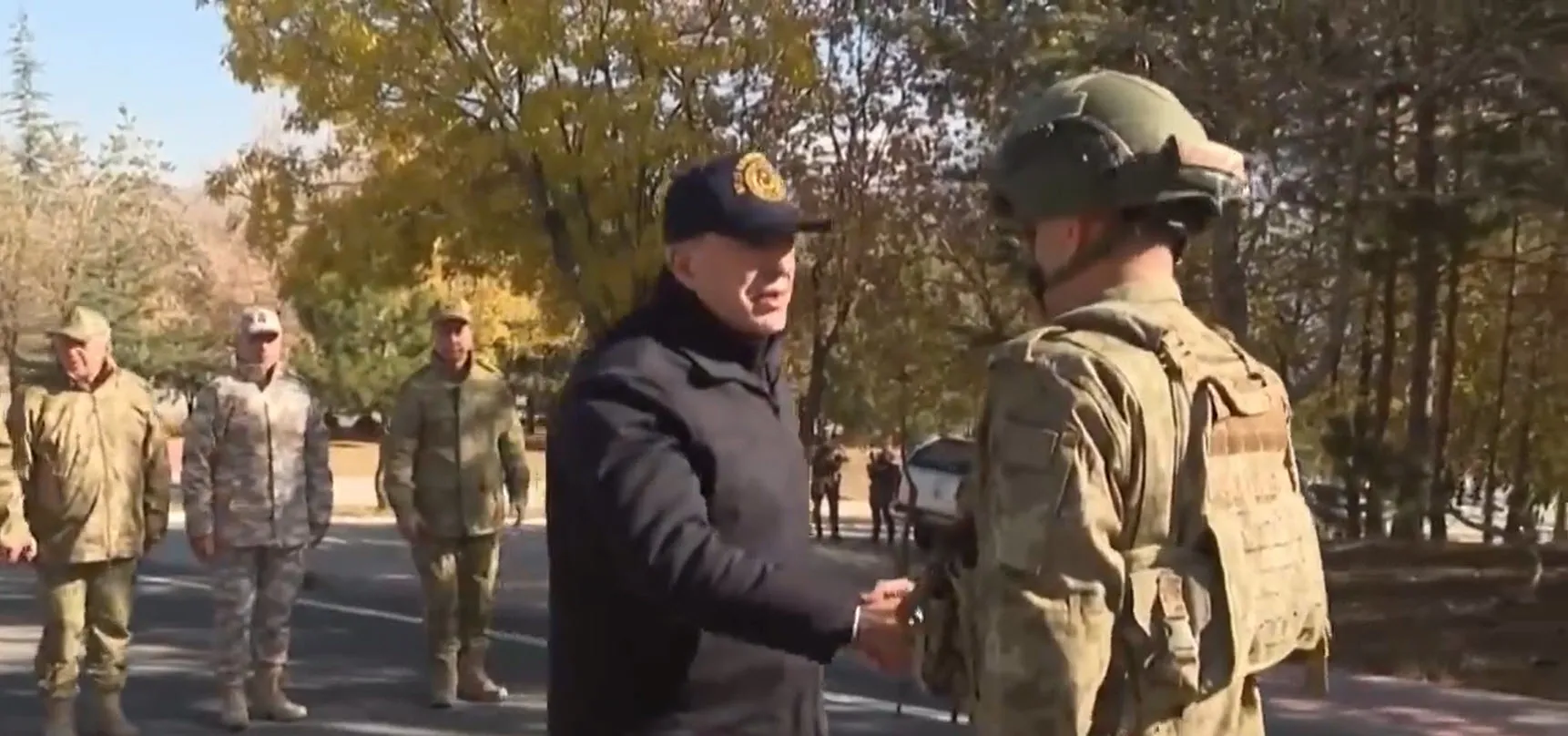 Son dakika: Milli Savunma Bakanı Hulusi Akar ve komutanlar sınırda