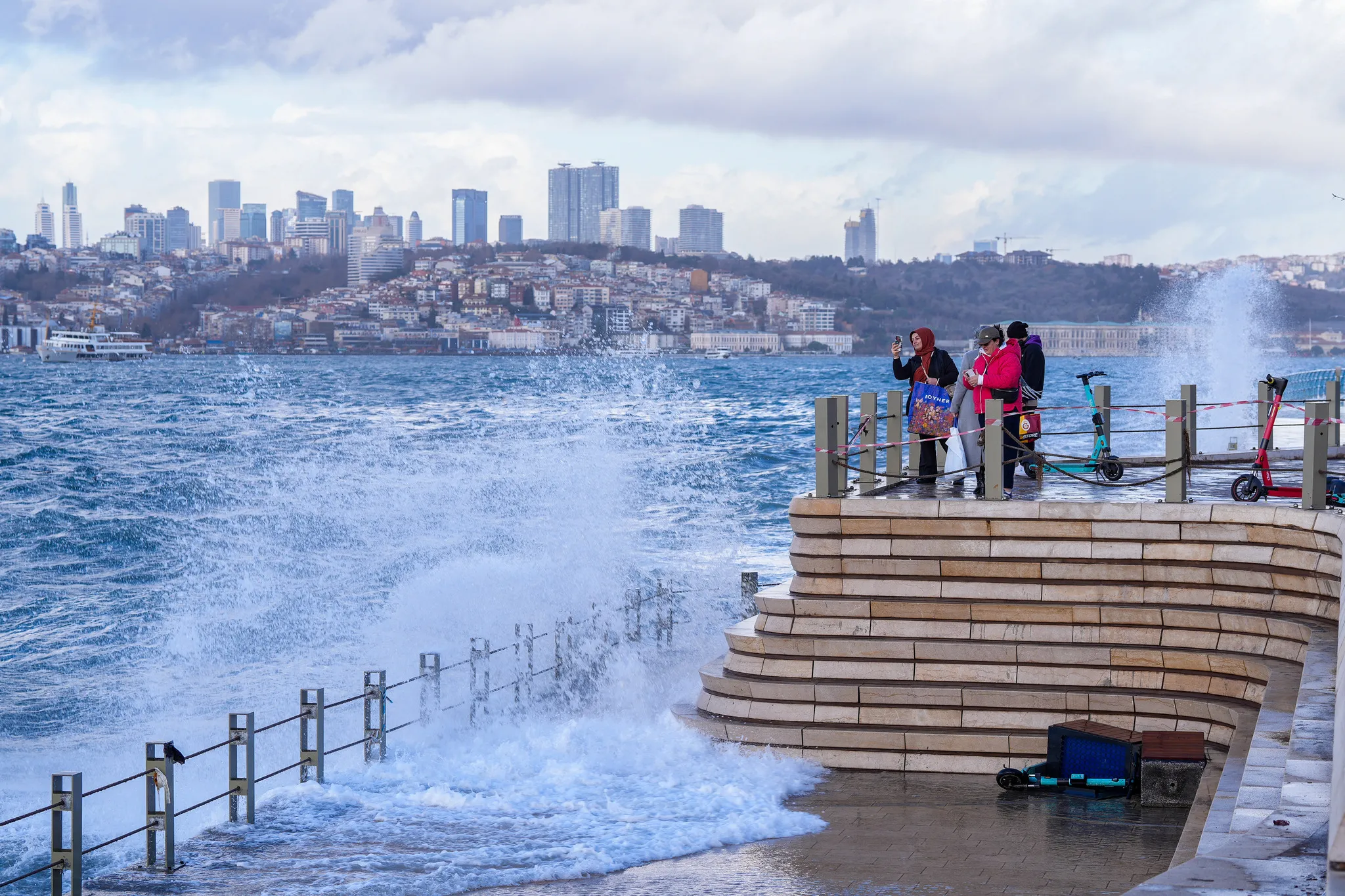 İstanbul’da poyraz etkisi donduracak! Meteoroloji yeni hafta için uyardı: Çığ, fırtına...