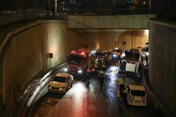 İstanbul'da otomobil alt geçide uçtu: 1 yaralı - 1