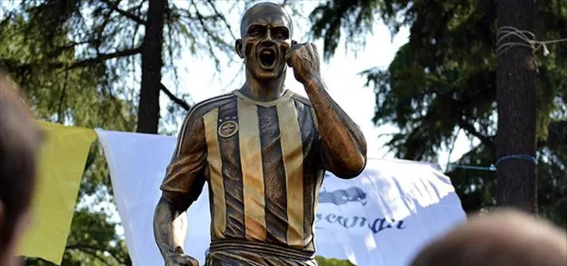 Ahmet Çakar: Alex'in heykeli yıkılmalı
