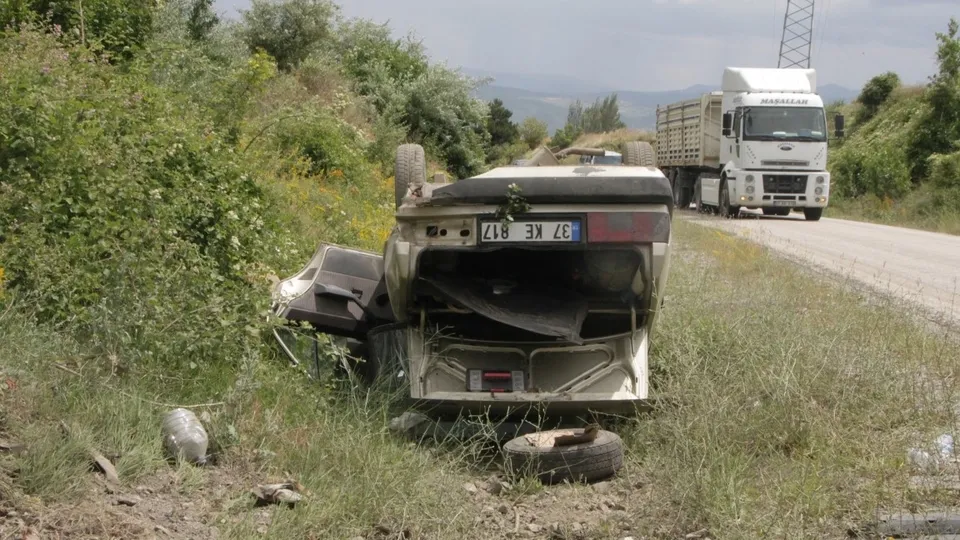 Kastamonu'da korkunç kaza! 5 kişilik aile ters dönen araçta...