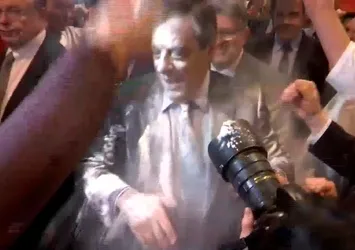 Fransa cumhurbaşkanı adayına "un"lu saldırı