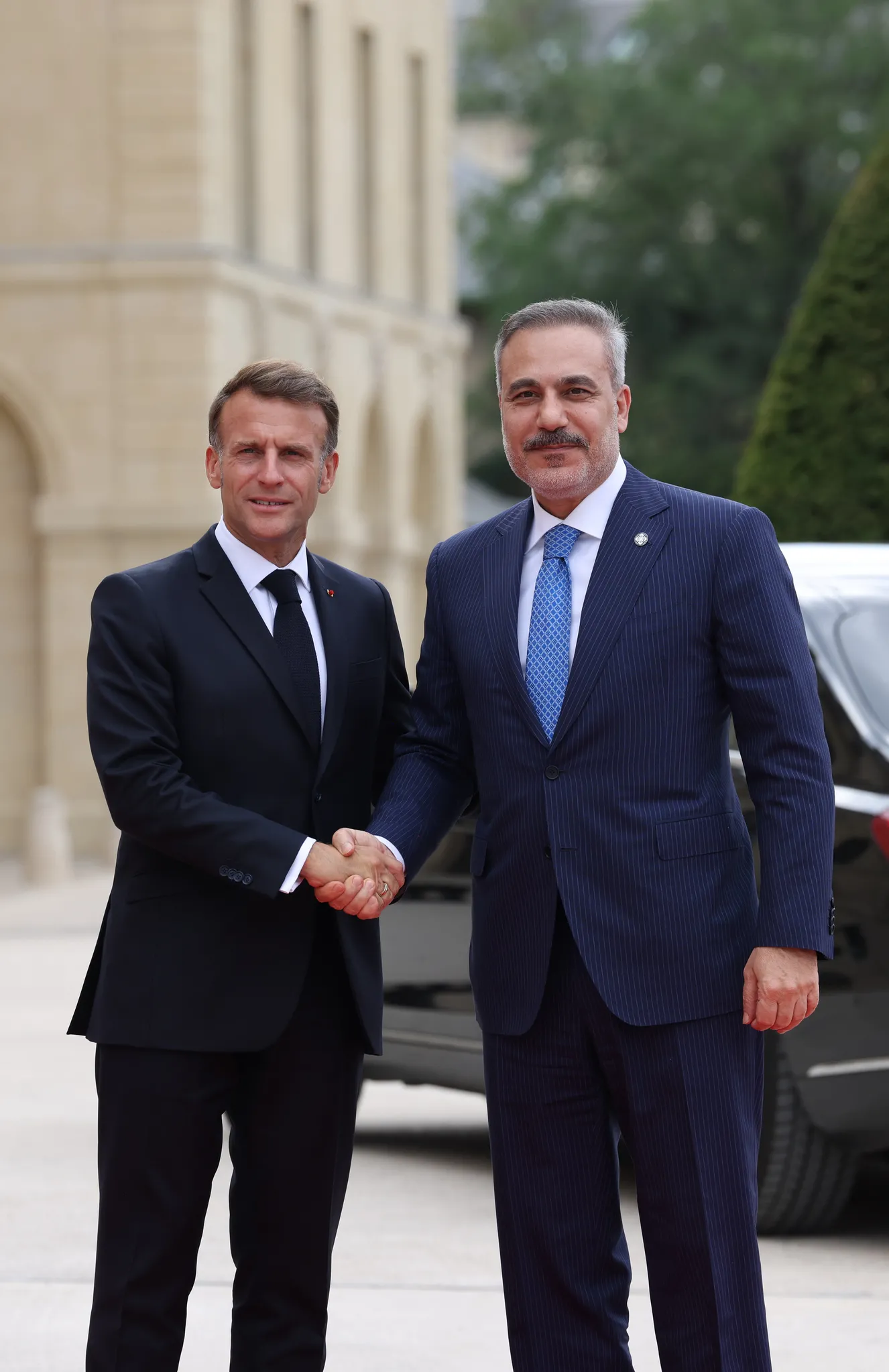 Dışişleri Bakanı Fidan Paris'te! Macron karşıladı
