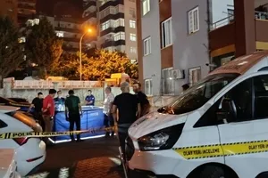 Sevgilisini 10 yerinden bıçaklayıp intihar etti!