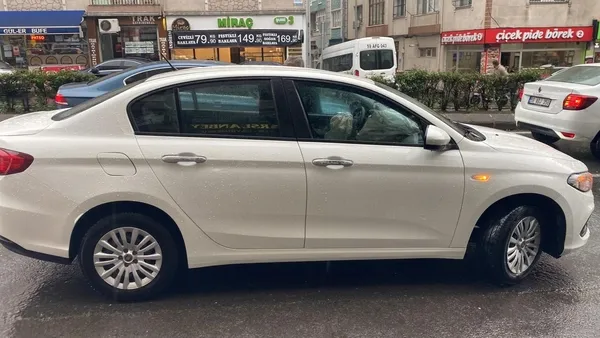 1685522177703.jpg Takla atmaktan son anda kurtuldu! Rögar kapağı otomobili böyle savurdu - 2