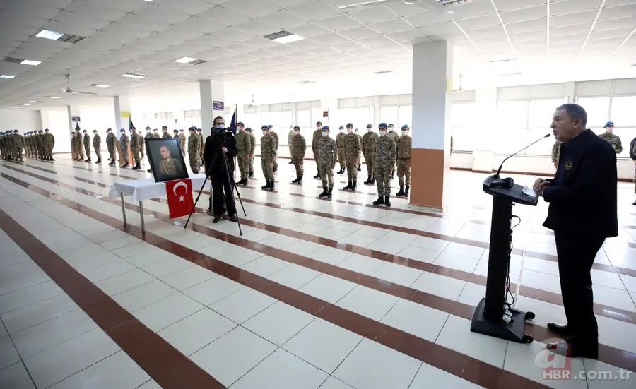 Milli Savunma Bakanı Hulusi Akar ve TSK'nın komuta kademesinden sınır hattında Ramazan Bayramı 2