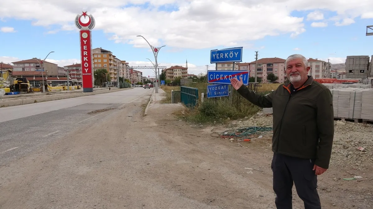 İki şehir tek mahalle gibi yaşıyor! Sınır evlerin içinden geçiyor