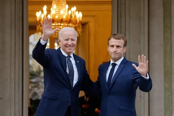 G20 Zirvesi’ne damga vuran anlar! ABD Başkanı Joe Biden ile Fransa Cumhurbaşkanı Emmanuel Macron arasında tokalaşma krizi