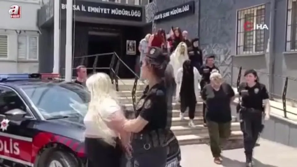 Masaj salonunda müşterilere sosyal medya kontrolü