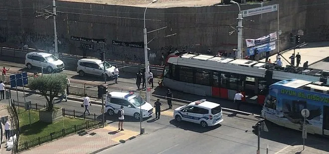Son dakika:  İstanbul’da tramvayla otomobil çarpıştı!