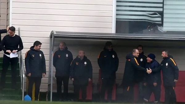 Fatih Terim eşofmanı giydi, Florya'ya indi