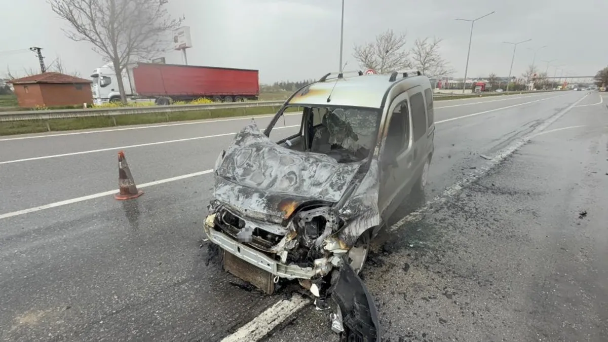 Eskişehir'de sürücü direksiyon başında fenalaştı: Araç alev alev yanmaya başladı