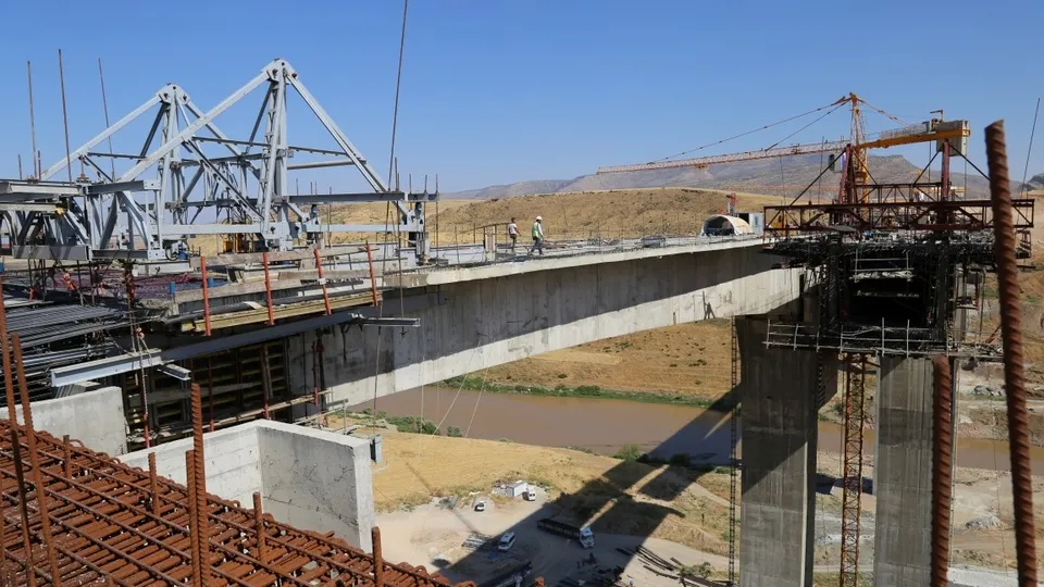 Hasankeyf-2 Köprüsü'nde son 30 metre