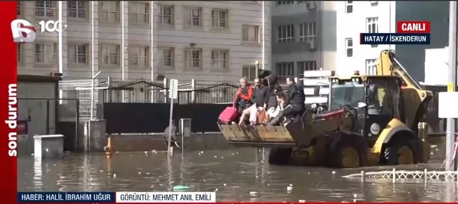Hatay’da yağış ve lodos nedeniyle deniz taştı! Araçlar, evler ve iş yerleri suya gömüldü