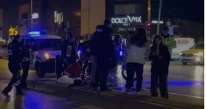 Yolun karşısına geçen çifti kaza ayırdı