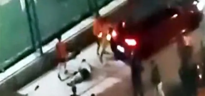 Halı sahada dehşet dolu anlar! Önce bıçakladılar sonra ezmeye çalıştılar