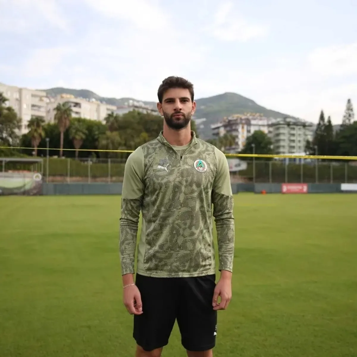Ümit Akdağ resmen Beşiktaş'ta! 4 yıllık sözleşme imzalandı