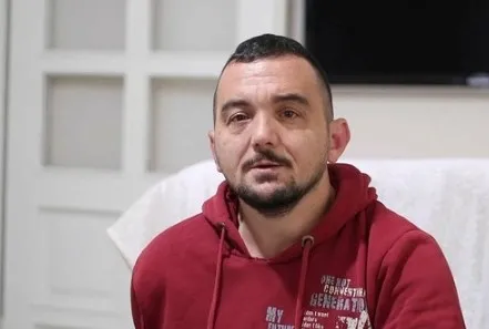 haci-ali-aydarin-basina-gelenler-yurek-sizlatti-camasir-suyu-hayatini-kabusa-cevirdi-1634883204674.jpg Hacı Ali Aydar’ın başına gelenler yürek sızlattı: Çamaşır suyu hayatını kabusa çevirdi - 3