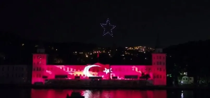 Son dakika: 15 Temmuz destanı Kuleli'nin duvarlarına yansıtıldı