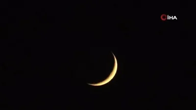Van’da hilal görüntüsü mest etti