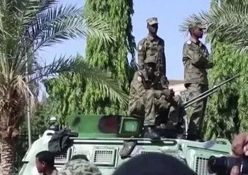 Son dakika: Sudan'da askeri darbe girişimi: Başbakan ve parti liderleri tutuklandı