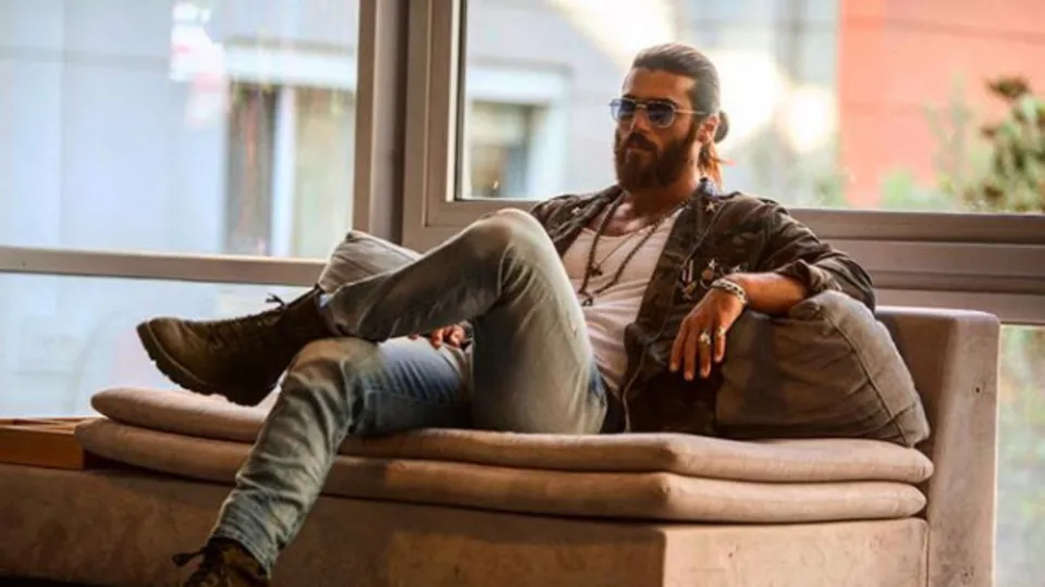 Erkenci Kuş’un yıldızı Can Yaman’dan rekor! Zirveye yerleşti