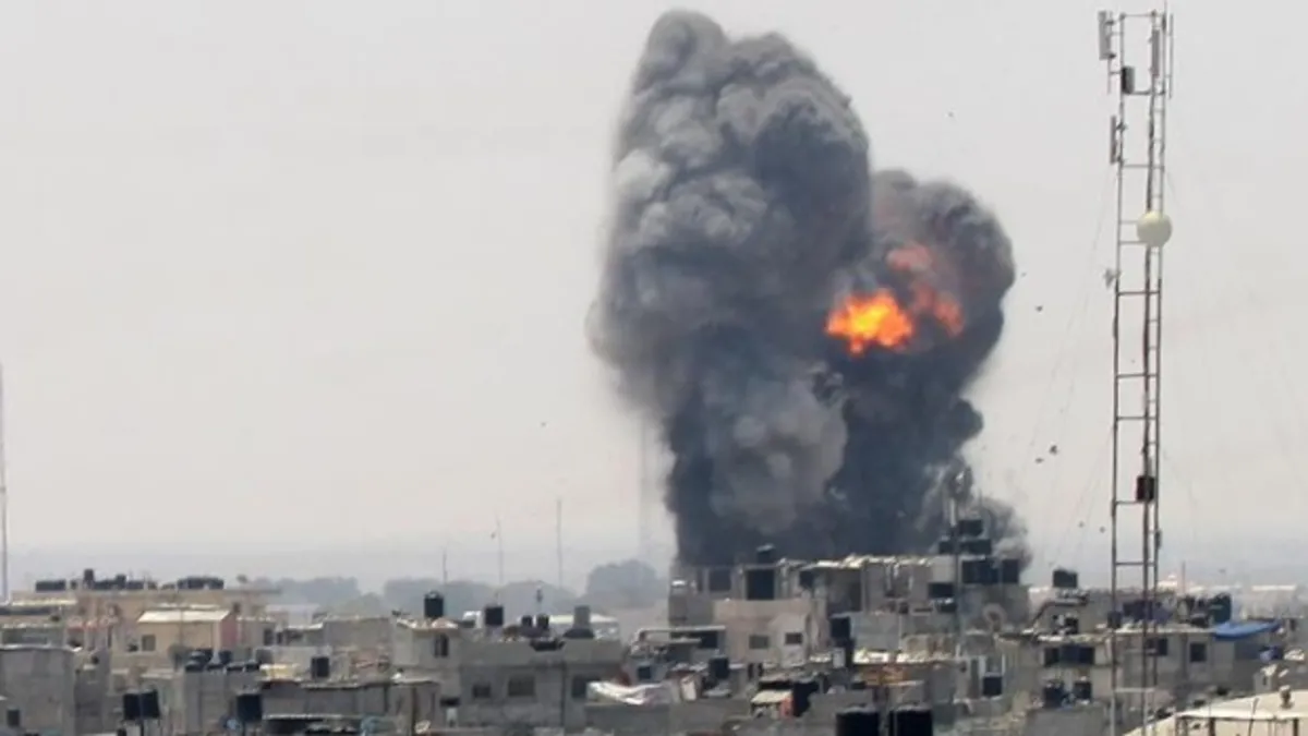 İşgalci İsrail Yemen'de havalimanını vurdu! Bomba yağdırdılar