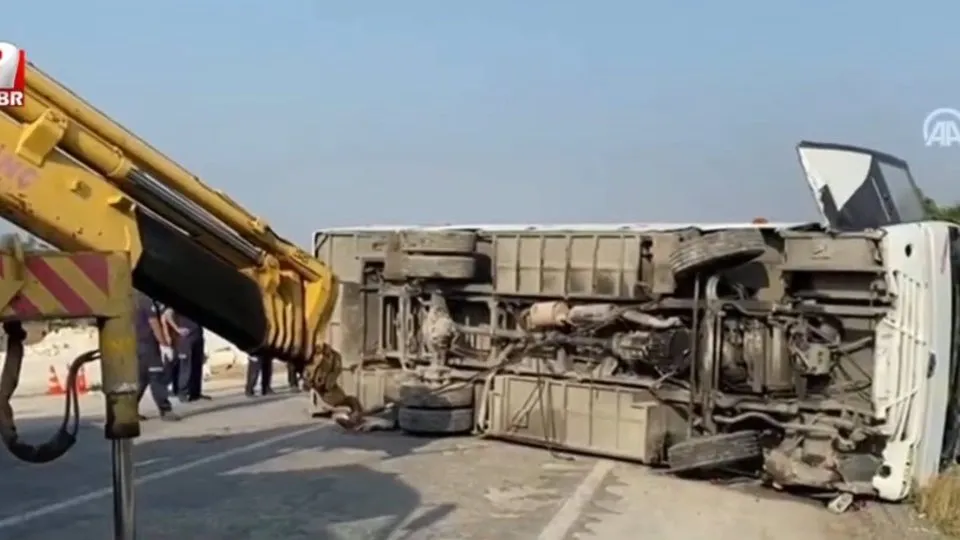 Balıkesir Kepsut’ta feci kaza! Midibüs devrildi