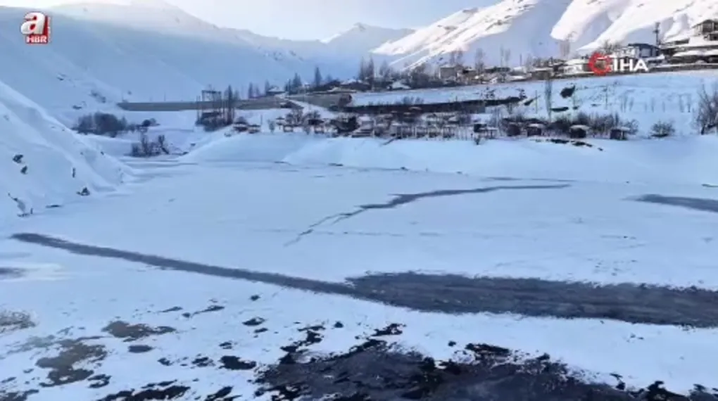 Dilimli Barajı buzla kaplandı