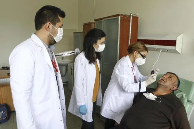 Taksici müşterinin koronavirüs olmasında şüphelenip yüzüne 3 gün boyunca dezenfektan sürünce hastanelik oldu - 6