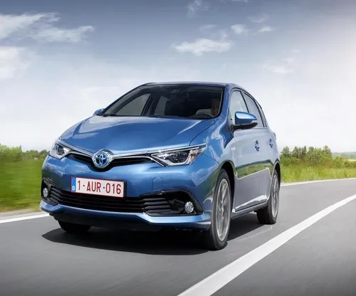 İlk kez Türkiye yollarına çıkacak Toyota Auris Hybrid'in fiyatı belli oldu - 1