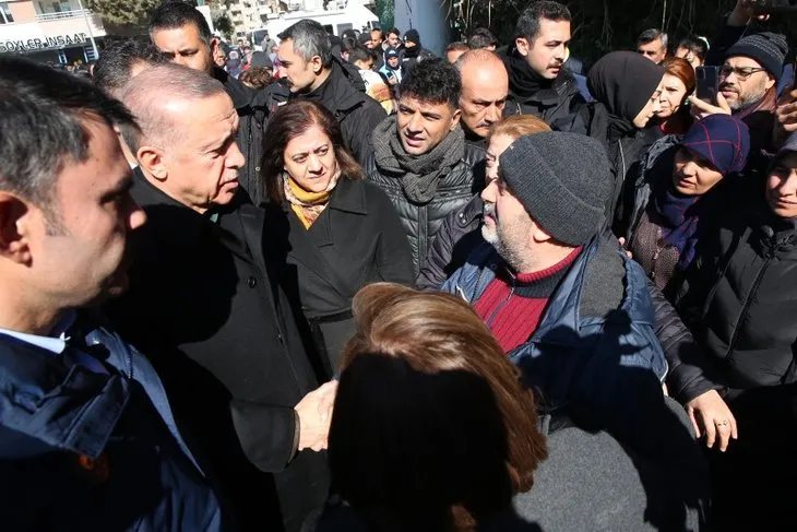 Başkan Recep Tayyip Erdoğan Gaziantep’te depremzedeleri ziyaret etti! Yanına gelen kadın sarılıp ağladı