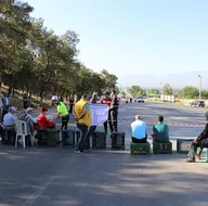 Köylüler kasalarla yolu kapattı! Turizm merkezinde kriz