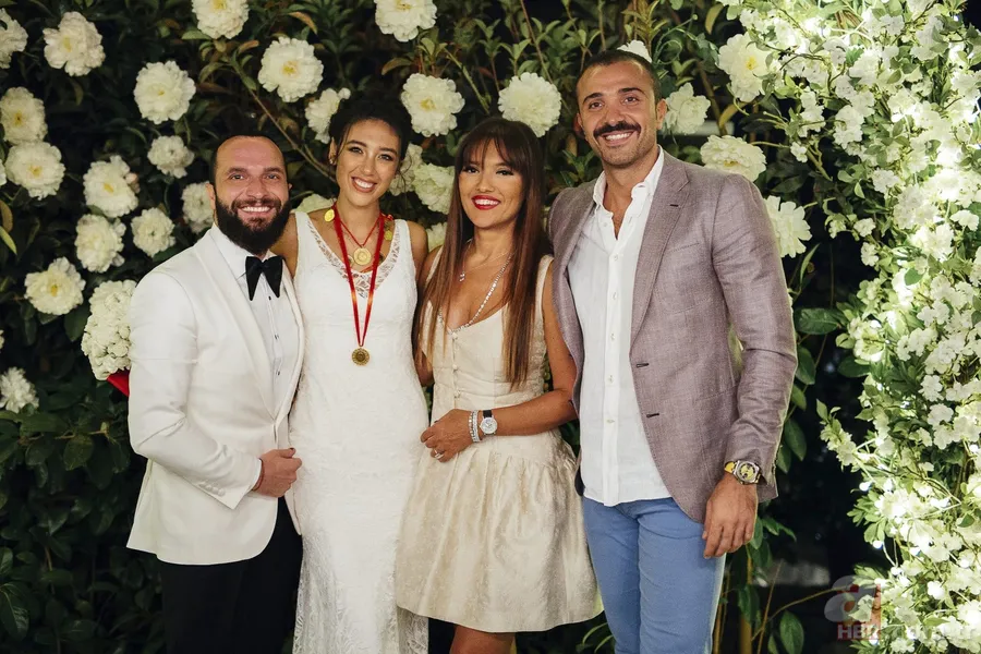 Demet Akalın ve Berkay 6 yıl sonra aynı karede! Ailece bir araya geldiler 1