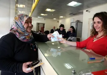 Bankalar şimdi de büyükannelerin peşinde