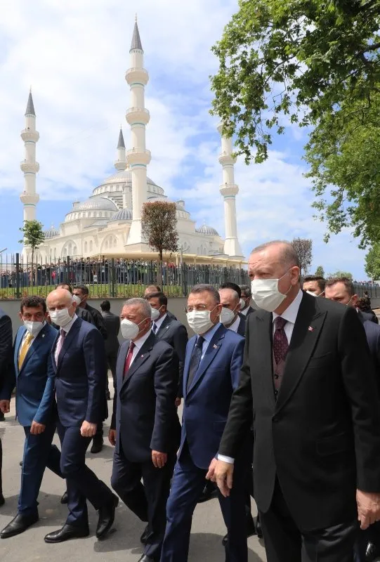 Başkan Erdoğan’ın açılışını yaptığı Uzun Mehmet Camisi'nde ilk Cuma namazı kılındı