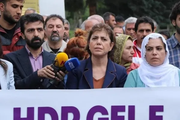 İşte CHP'nin seçim ortakları! DEM'li vekil Remziye Tosun'dan terörist leşine övgüler - 6