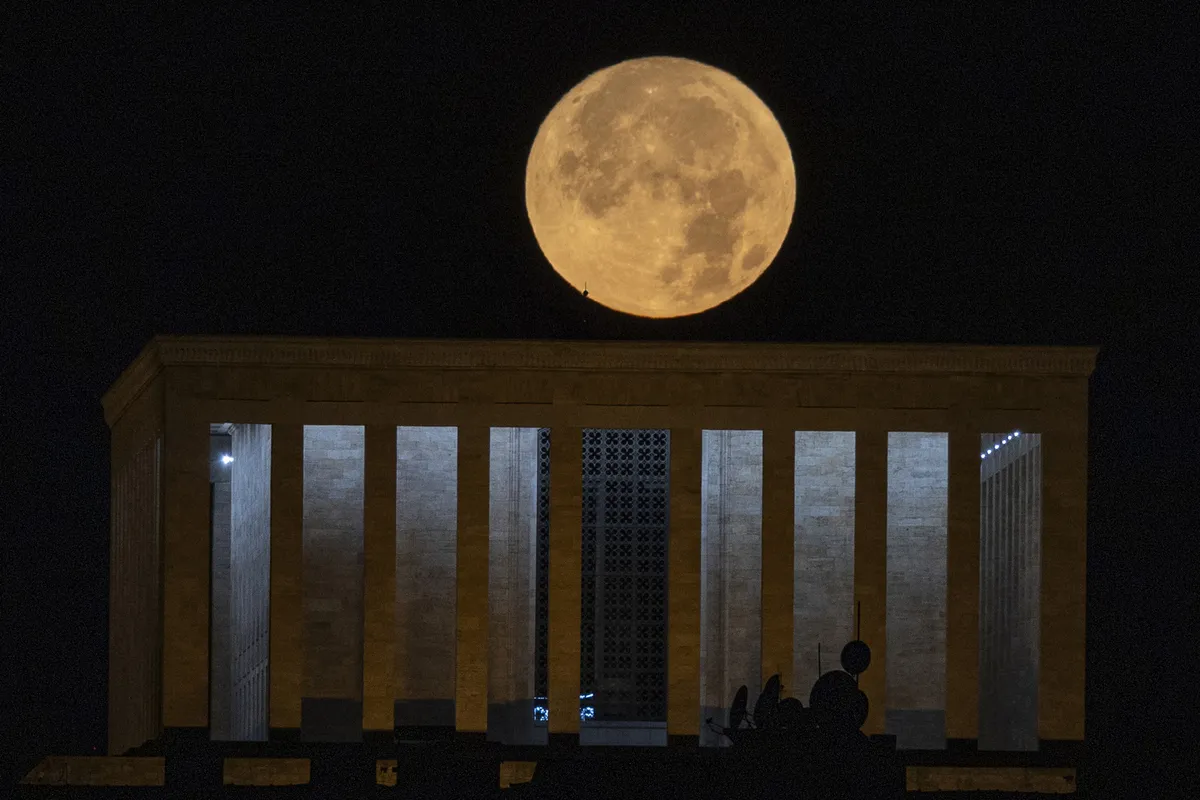 Geyik Dolunayı Türkiye semalarını aydınlattı! Anıtkabir ve Kocatepe Camisi ile aynı karede - 2