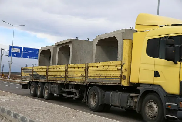 Suriye sınırındaki birliklere beton mevzi sevkiyatı! Kurşun geçirmez özellikte... - 2