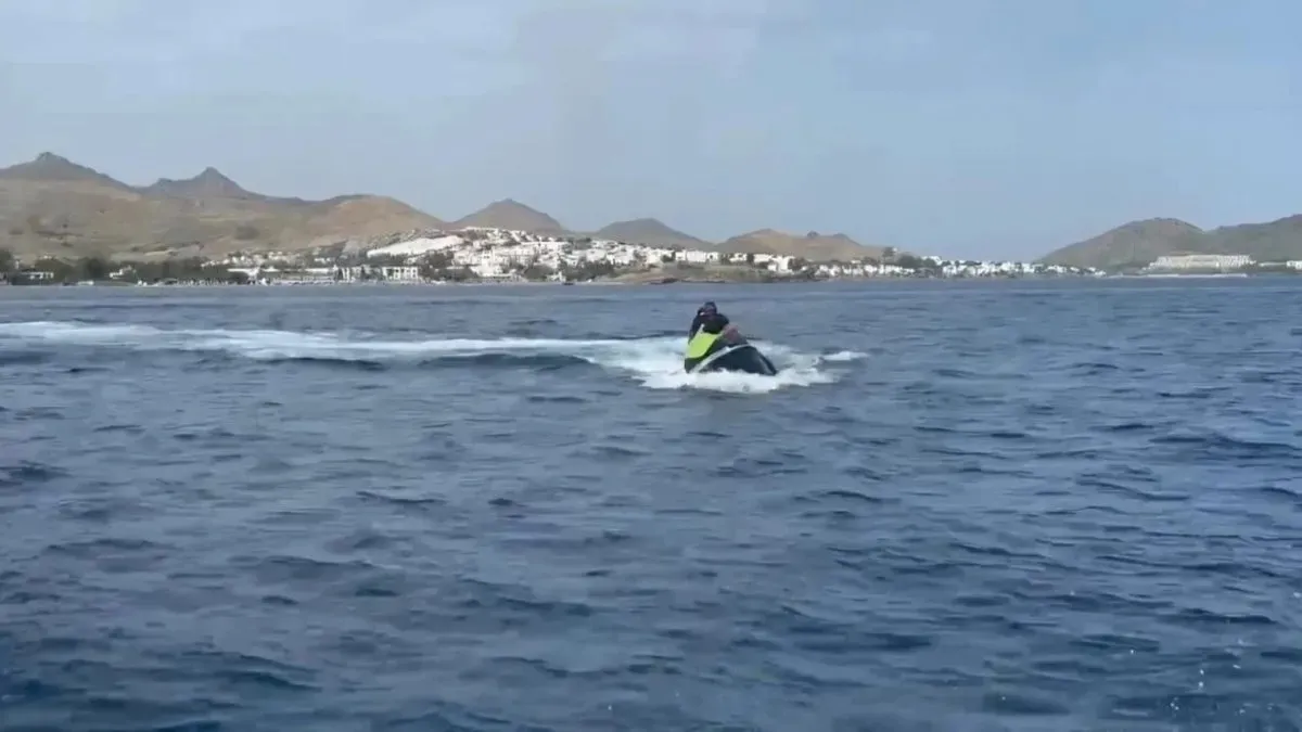 Jet ski ile yasa dışı yollarla gelen düzensiz göçmen yakalandı