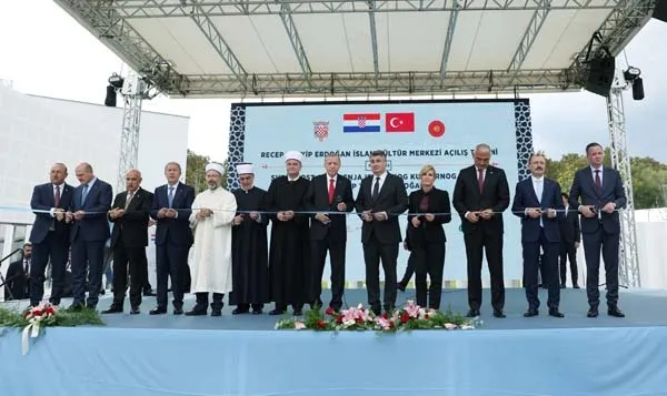 Son dakika: Başkan Erdoğan Hırvatistan’da! Balkan turunun son durağı | Sisak İslam kültür merkezi açılışına katıldı