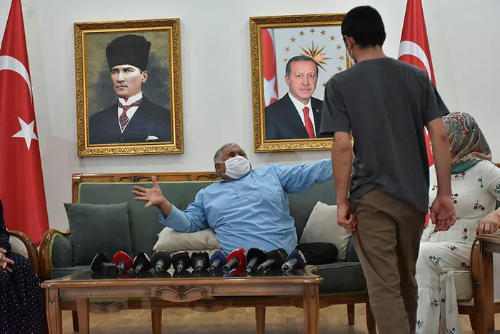 Evlat nöbetinde 14. kavuşma! PKK’dan kurtulan Ramazan Ertaş ailesi ile kucaklaştı