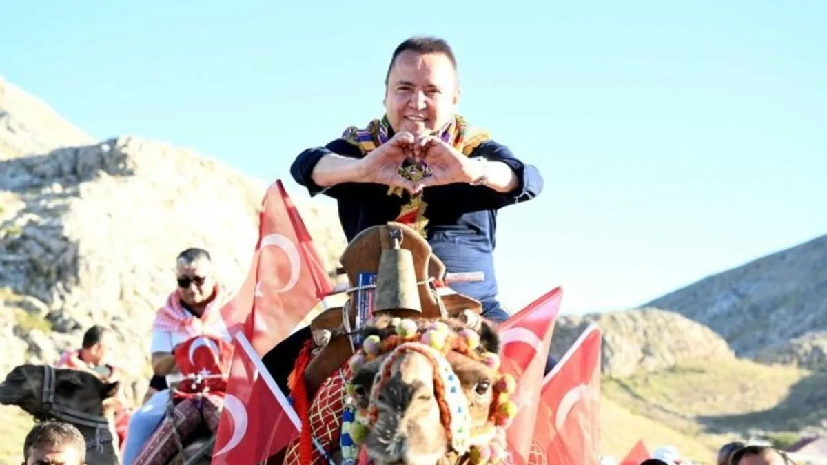Rüşvet parasıyla saltanat! Antalya'da Muhittin Böcek skandalı büyüyor